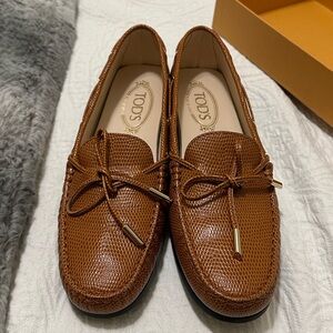 Tod's Women’s City Gommino Laccetto Occhielli Leather Driving Loafers 39.5